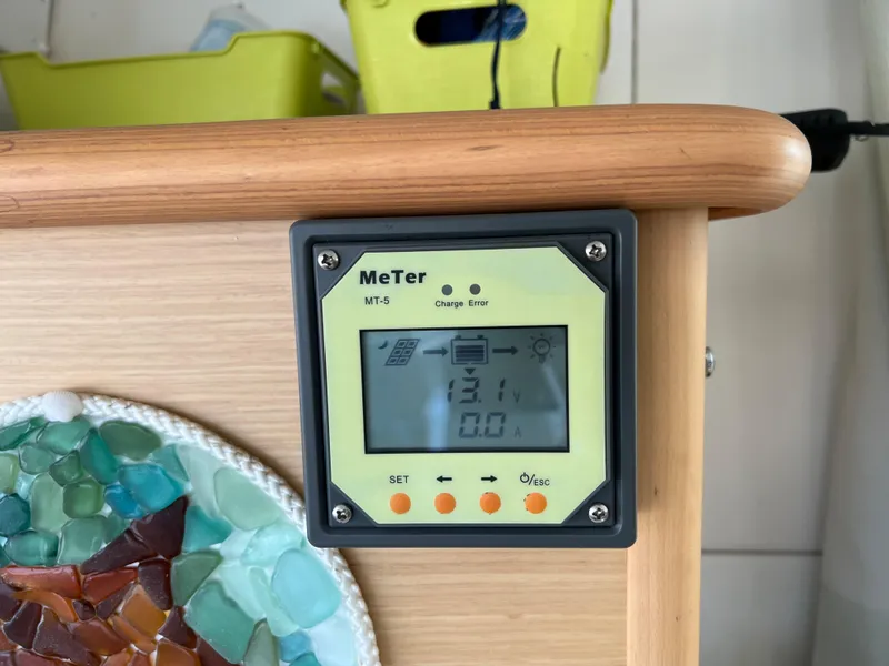 Slide: The Image of MeTer MT-5 charge monitor on a 2008 Lagoon 420 catamaran. - 28
