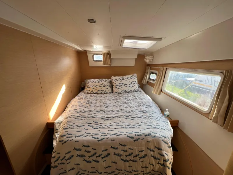 Slide: The Image of Lagoon 420 2008 model bedroom with double bed and natural light. - 30