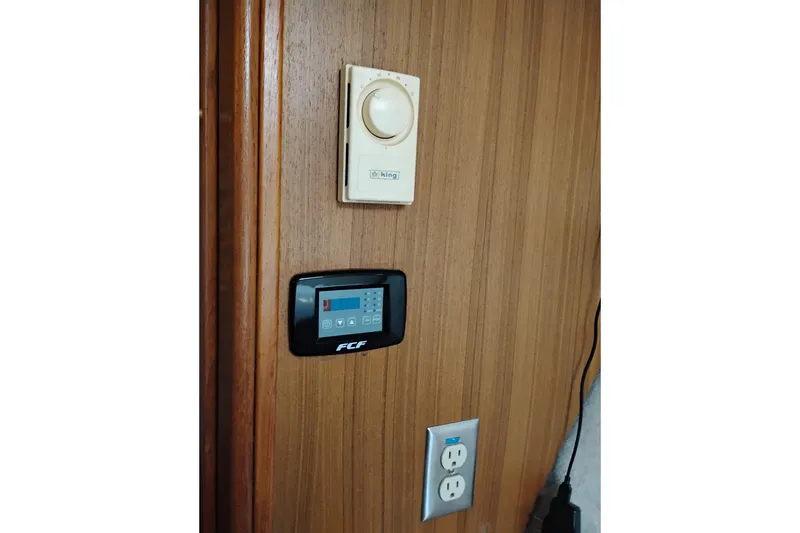 Slide: The Image of Thermostat and control panel on Bayliner 3988 Command Bridge Motoryacht, 2000 model. - 52