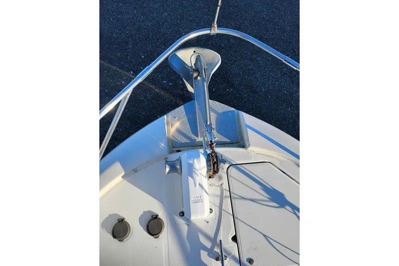 Slide: The Image of Bow view of 2000 Bayliner 3988 Command Bridge Motoryacht with anchor and deck details. - 67
