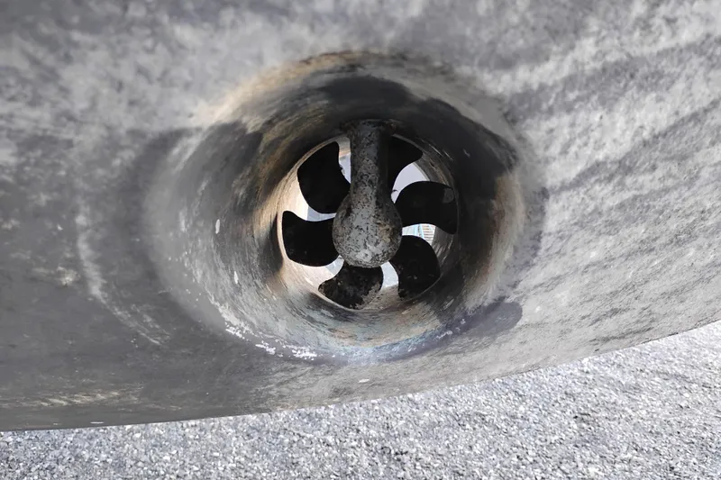 Slide: The Image of Bow thruster of 2000 Bayliner 3988 Command Bridge Motoryacht, close-up view. - 70