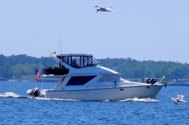 Slide: The Image of Bayliner 3988 Command Bridge Motoryacht 2000 - 71