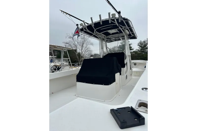 Slide: The Image of 2004 Ocean Master 31 Center Console boat on sandy shore under clear blue sky. - 4