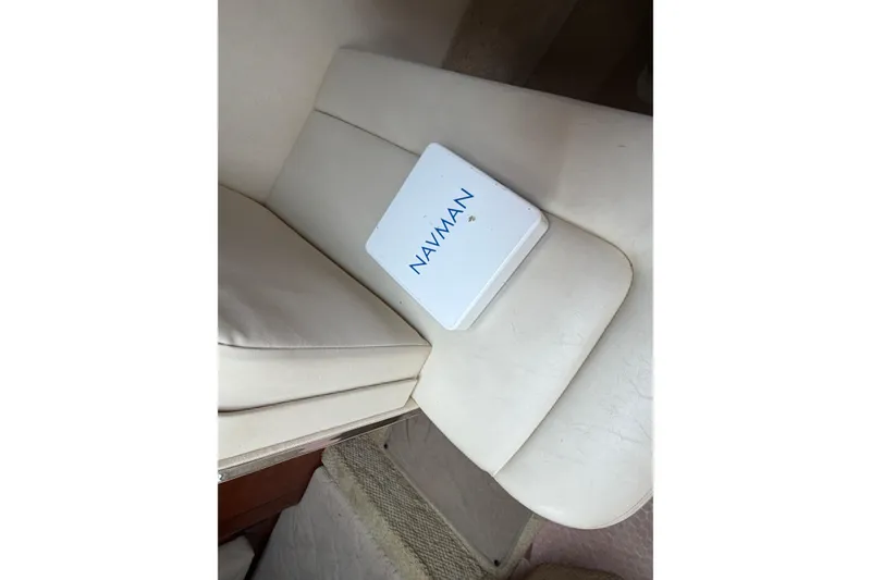 Slide: The Image of Navman device on a beige seat inside a 2007 Sea Ray 280 Sundancer boat. - 39