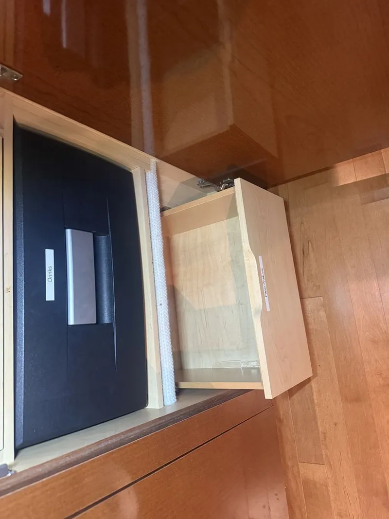 Slide: The Image of Sea Ray Sundancer 370 2012 - 17