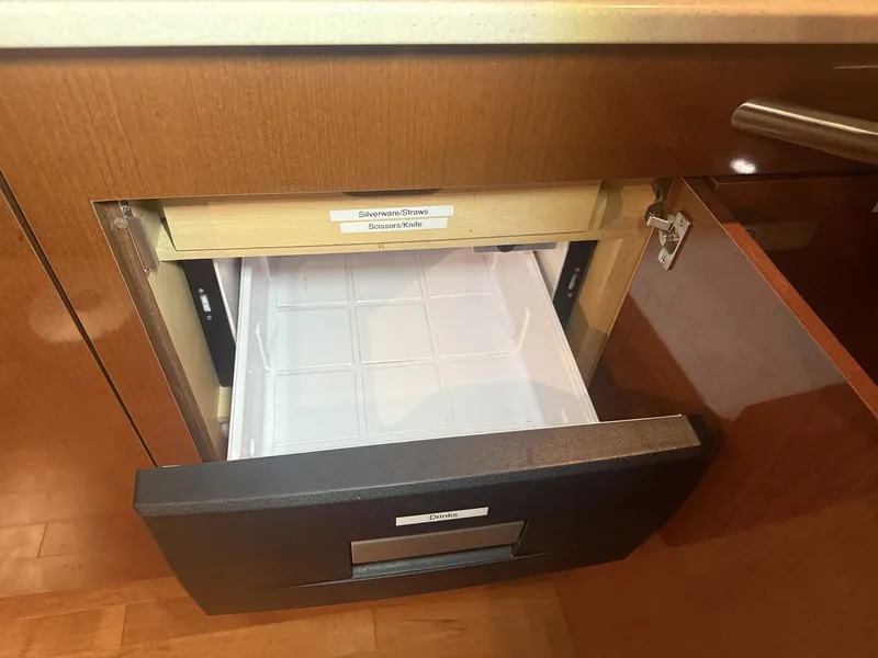 Slide: The Image of Sea Ray Sundancer 370 2012 - 22