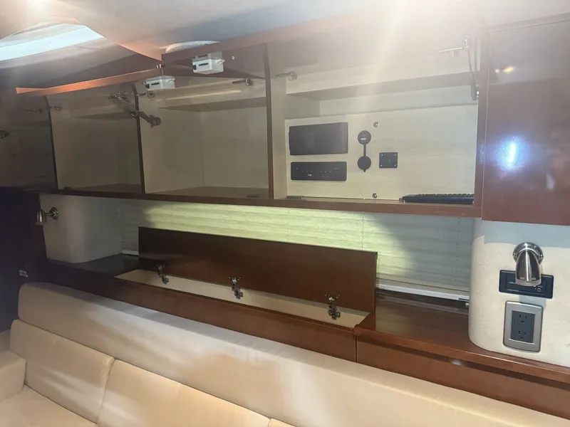 Slide: The Image of Sea Ray Sundancer 370 2012 - 23