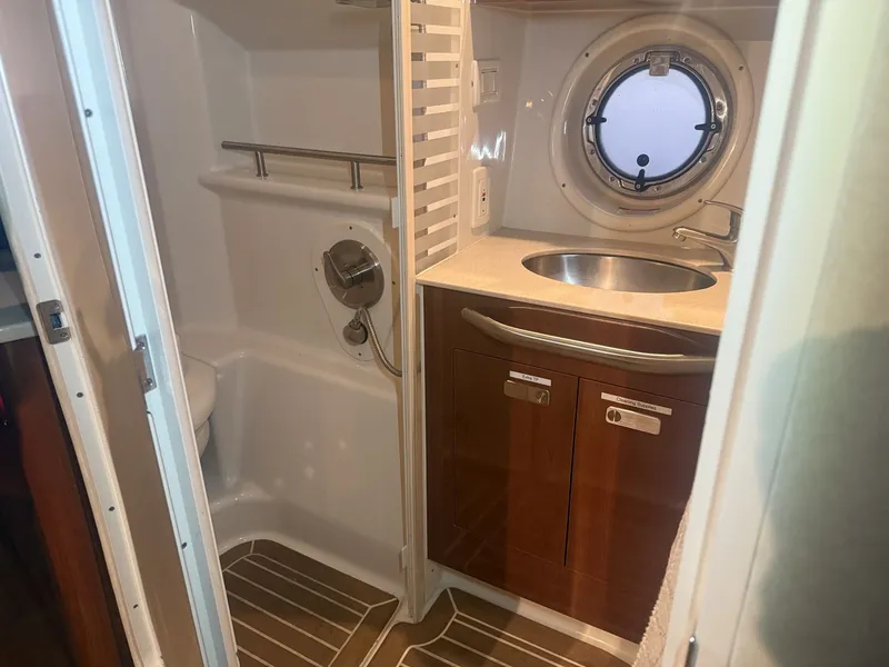 Slide: The Image of Sea Ray Sundancer 370 2012 - 57