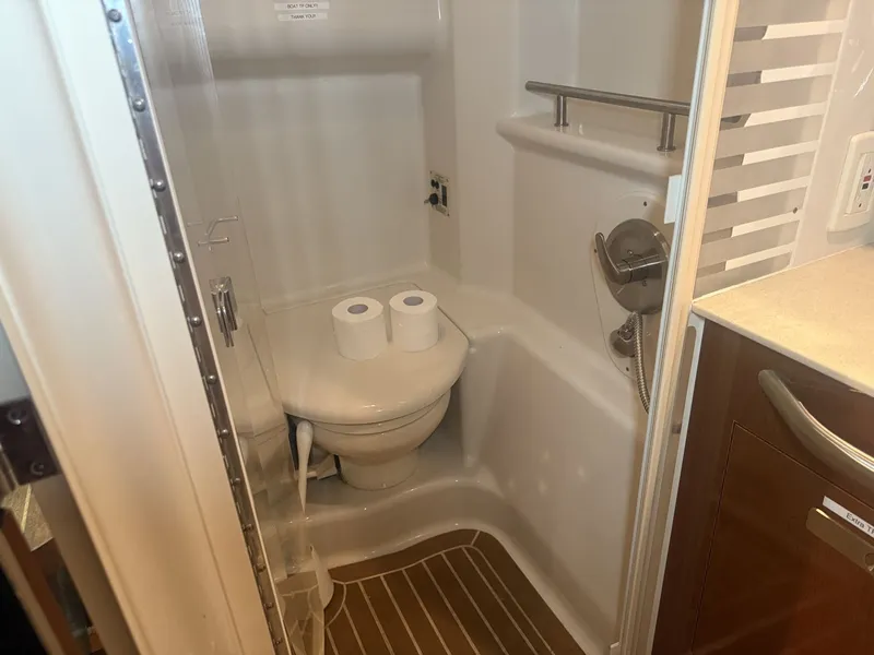 Slide: The Image of Sea Ray Sundancer 370 2012 - 65