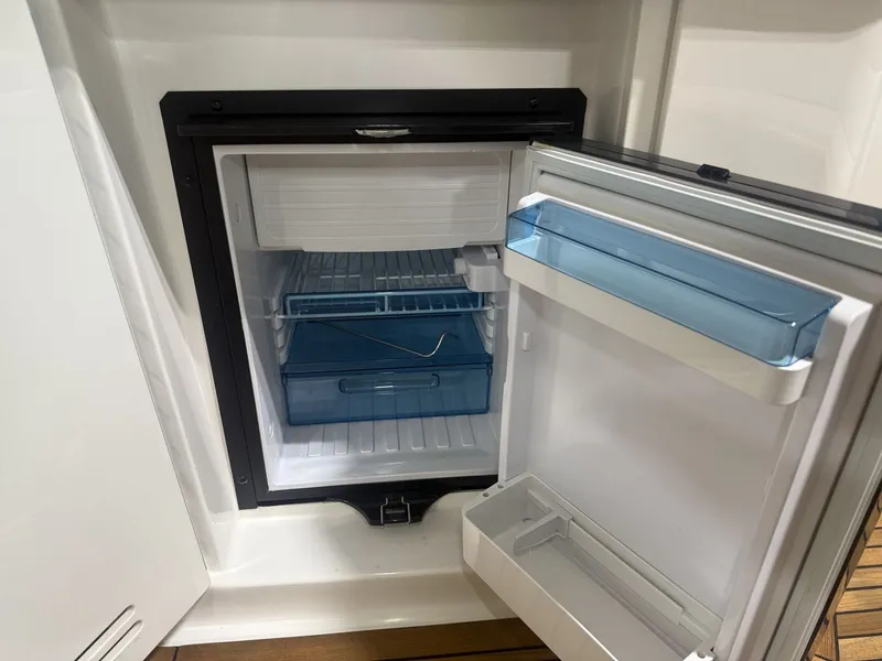 Slide: The Image of Sea Ray Sundancer 370 2012 - 73