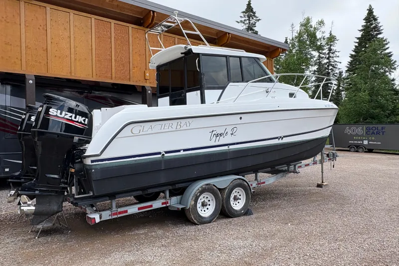The Image of 2001 Glacier Bay 2690 Coastal Runner boat on trailer with Suzuki engines. - 0