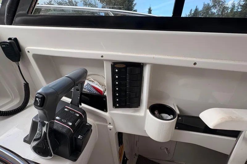 Slide: The Image of Control panel of a 2001 Glacier Bay 2690 Coastal Runner boat. - 9