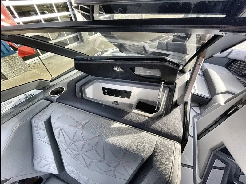 Slide: The Image of Nautique Super Air Nautique G25 Paragon 2025 - 19