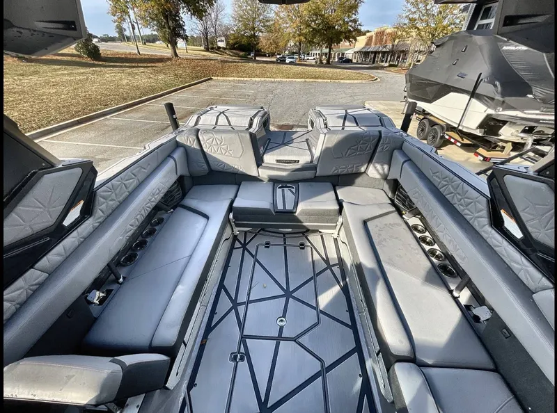 Slide: The Image of Nautique Super Air Nautique G25 Paragon 2025 - 6