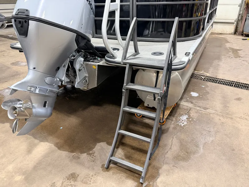 Slide: The Image of Bentley Pontoons 150HP Legacy 223 Navigator Quad Lounge Tritoon - $47995 2024 - 55