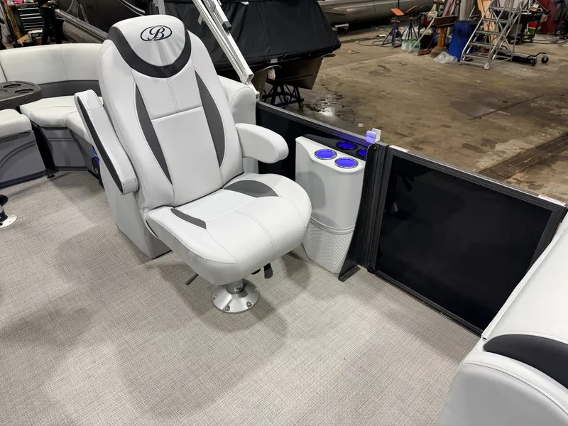 Slide: The Image of Bentley Pontoons Legacy 223 Navigator Quad Lounge Tri-toon Pontoon & 150HP Honda 4-Stroke EFI 2024 - 29