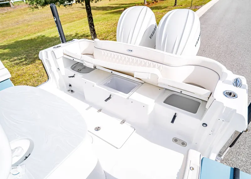 Slide: The Image of Sea Hunt Ultra 285 SE 2026 - 11