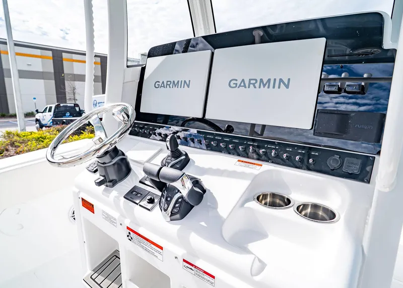 Slide: The Image of Sea Hunt Ultra 285 SE 2026 - 19