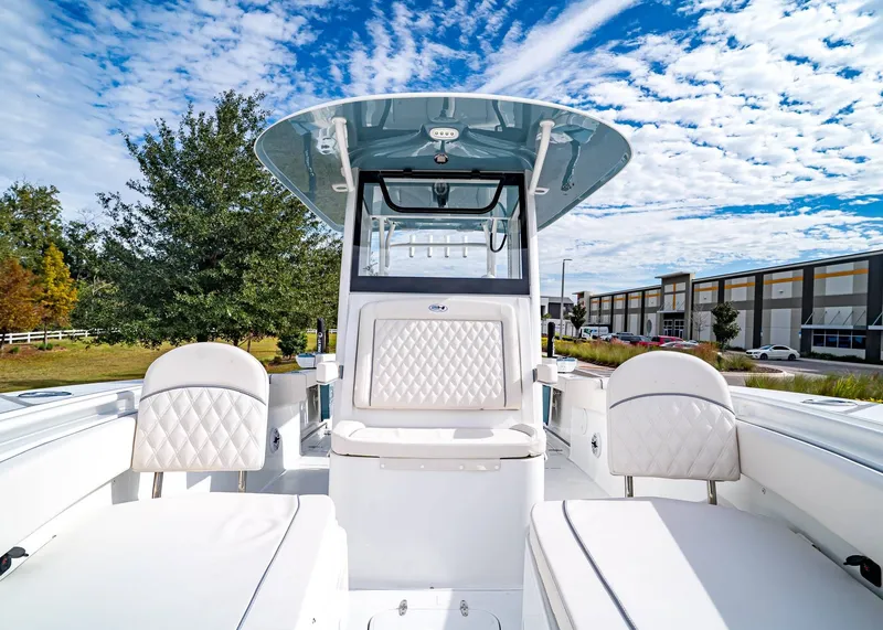 Slide: The Image of Sea Hunt Ultra 285 SE 2026 - 25