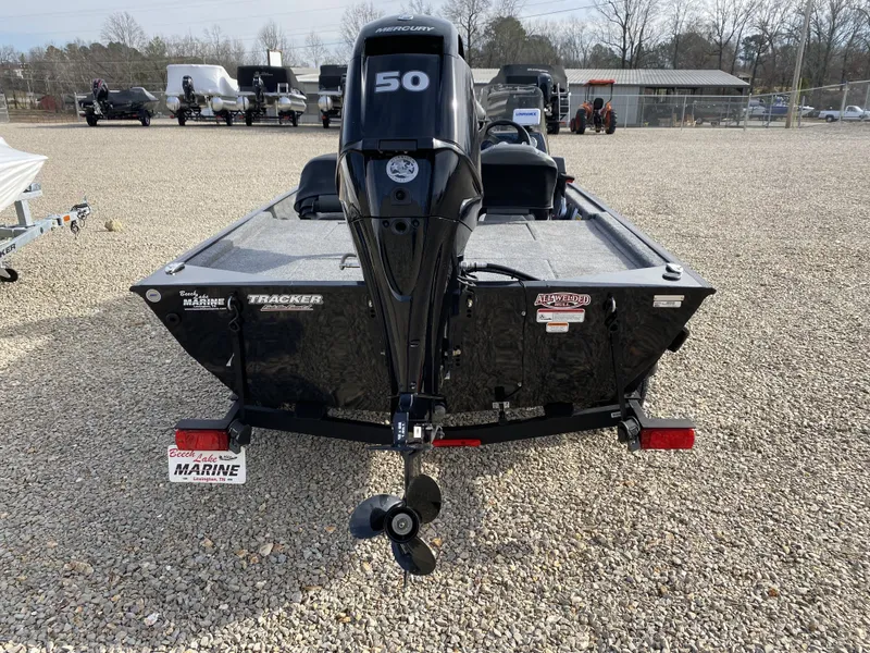 Slide: The Image of Tracker Bass Tracker Classic XL 2024 - 10