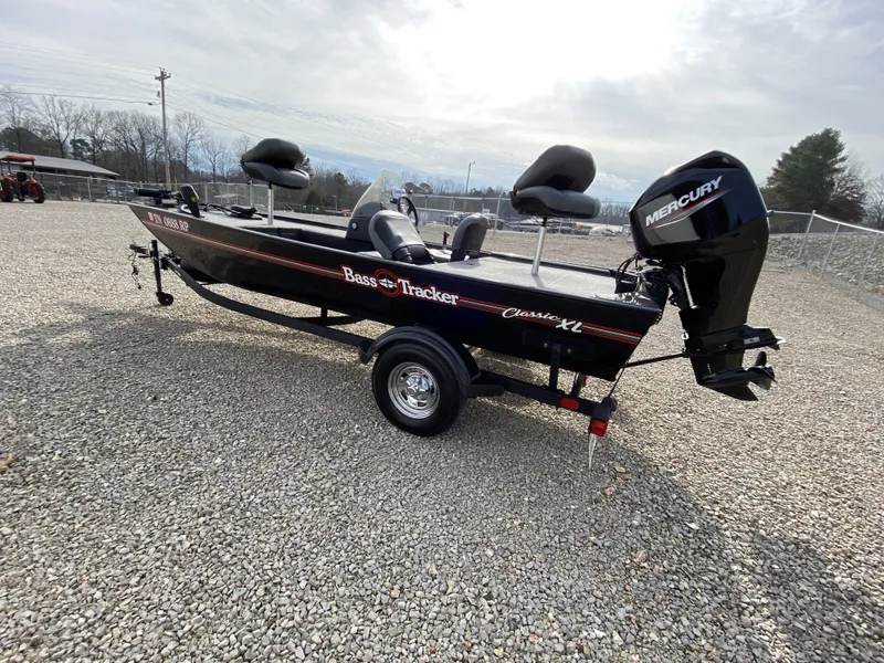Slide: The Image of Tracker Bass Tracker Classic XL 2024 - 5