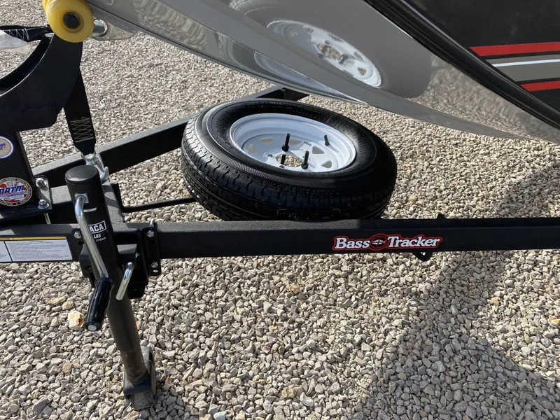 Slide: The Image of Tracker Bass Tracker Classic XL 2024 - 6