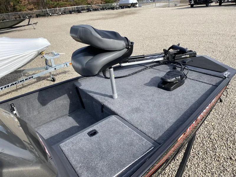 Slide: The Image of Tracker Bass Tracker Classic XL 2024 - 8