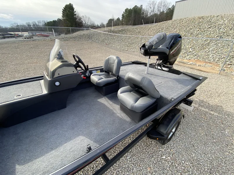 Slide: The Image of Tracker Bass Tracker Classic XL 2024 - 9