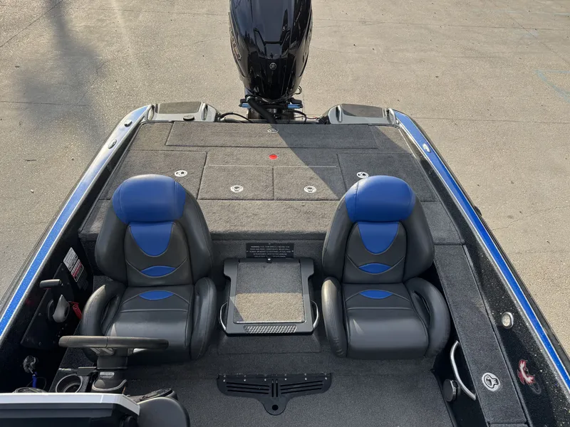 Slide: The Image of Phoenix Bass Boat 619 Pro 2013 - 6