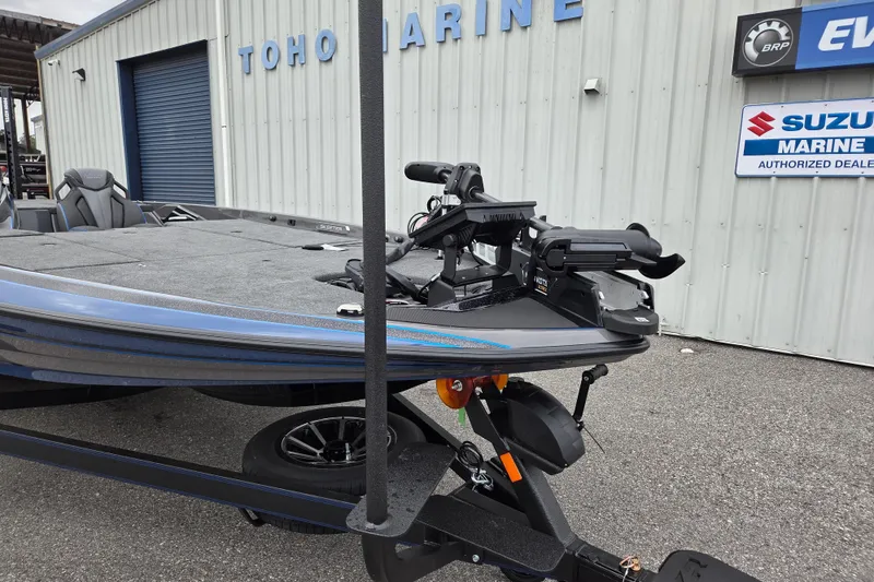 Slide: The Image of 2026 Skeeter FXR21 Apex boat at Toho Marine dealership, featuring advanced equipment. - 5