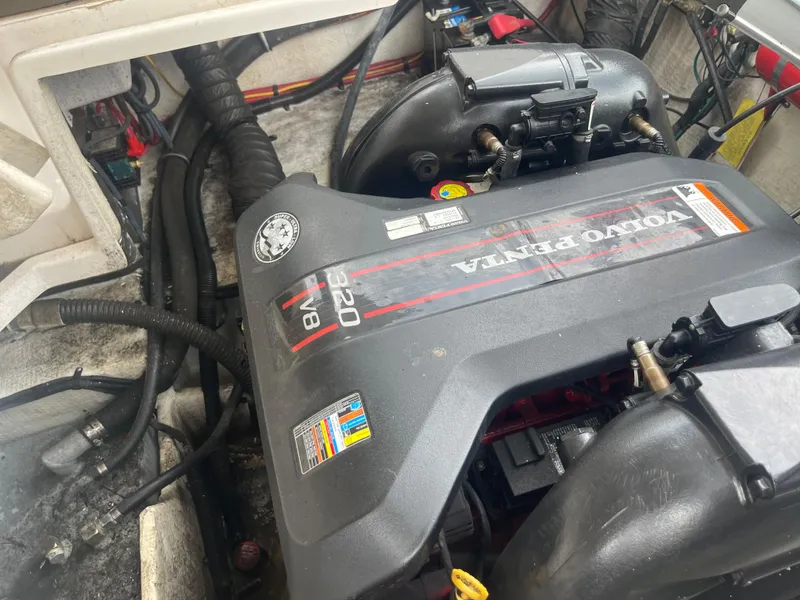 Slide: The Image of Volvo Penta engine in 2014 Regal 2700 Bowrider boat, detailed view. - 35