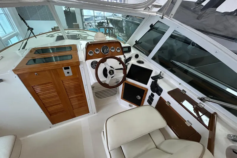 Slide: The Image of 2007 Hunt Yachts Harrier 25 cockpit with wooden dashboard and steering wheel. - 14