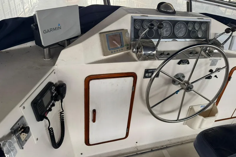 Slide: The Image of 1991 DeFever 44 yacht helm with Garmin navigation and control instruments. - 21