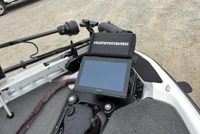 Slide: The Image of 2023 Skeeter ZXR20 boat with Humminbird fish finder and trolling motor. - 16