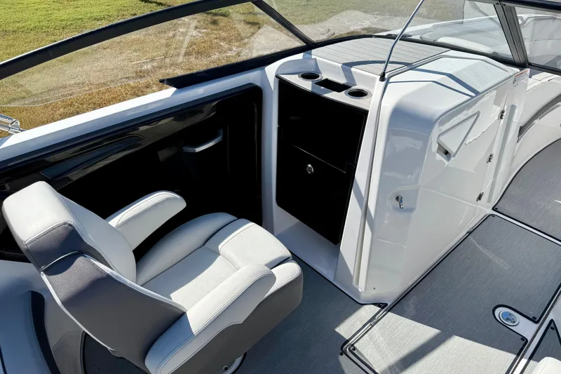 Slide: The Image of 2024 Yamaha Boats SX250 interior with captain's chair and sleek dashboard design. - 15