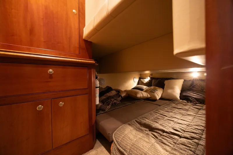 Slide: The Image of Luxurious cabin interior of 2005 Cruisers Yachts 455 Express Motoryacht with cozy bedding. - 21
