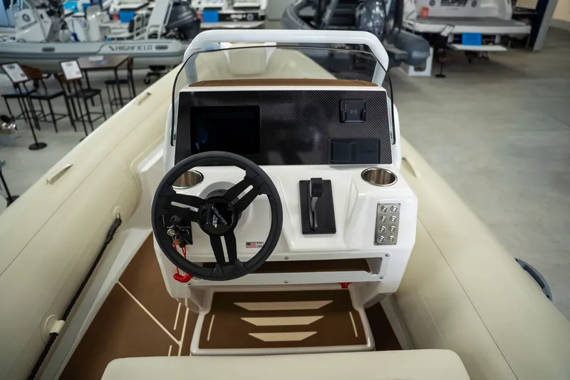 Slide: The Image of Highfield Velox 560 2026 - 10