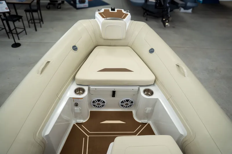 Slide: The Image of Highfield Velox 560 2026 - 11