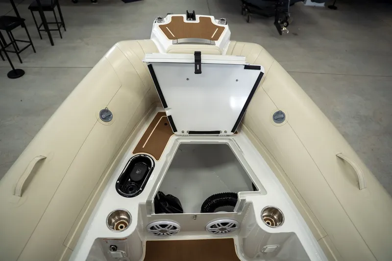 Slide: The Image of Highfield Velox 560 2026 - 12