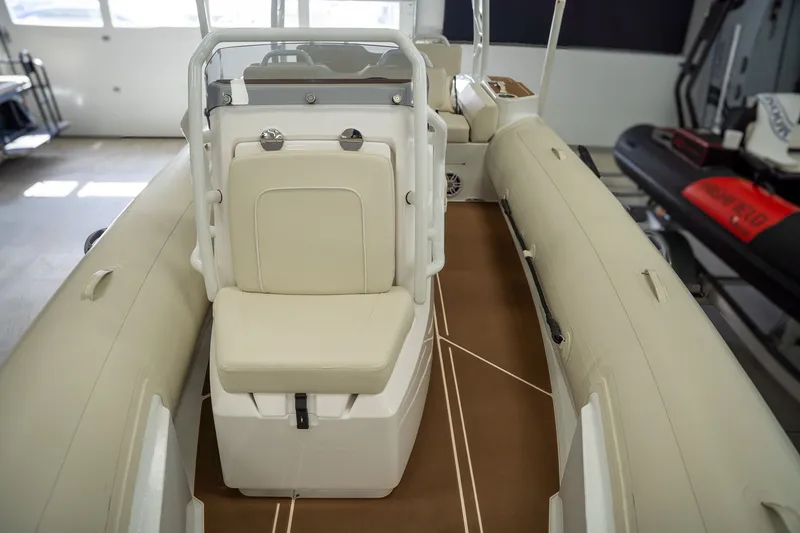 Slide: The Image of Highfield Velox 560 2026 - 13