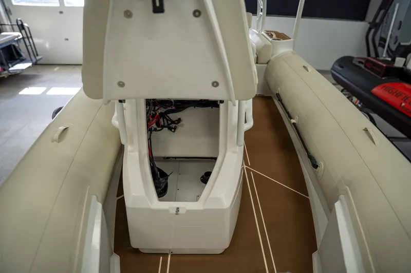 Slide: The Image of Highfield Velox 560 2026 - 14