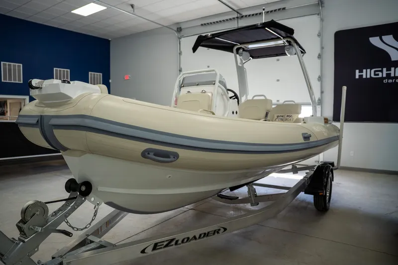 Slide: The Image of Highfield Velox 560 2026 - 4