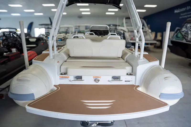 Slide: The Image of Highfield Velox 560 2026 - 6