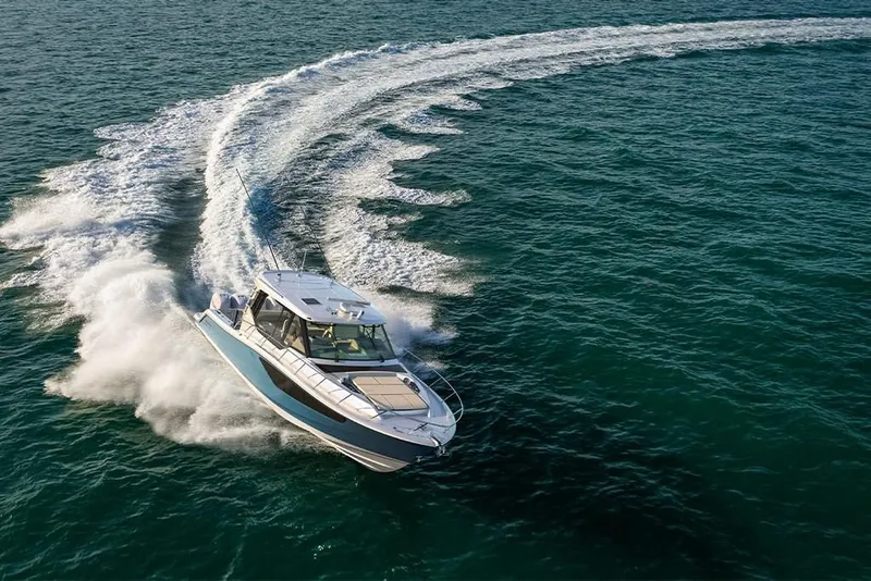 Slide: The Image of 2023-Boston-Whaler-405-Conquest-MarineMax - 43