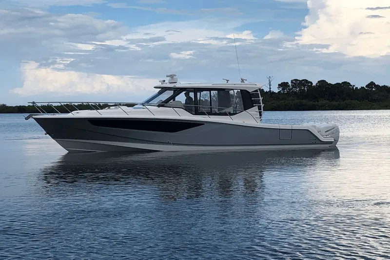 Slide: The Image of Boston Whaler 405 Conquest 2027 - 36