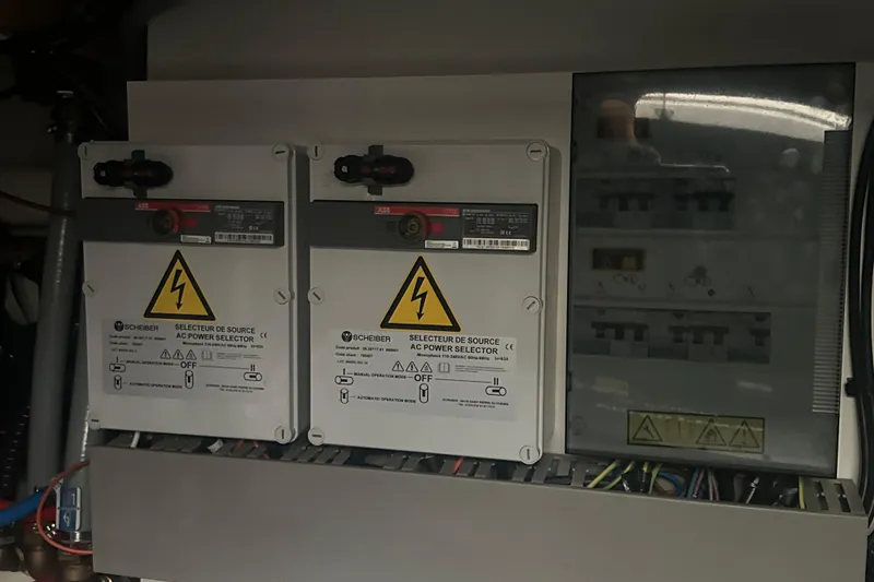 Slide: The Image of Electrical panel with AC power selectors in a 2020 Prestige 460 model. - 44