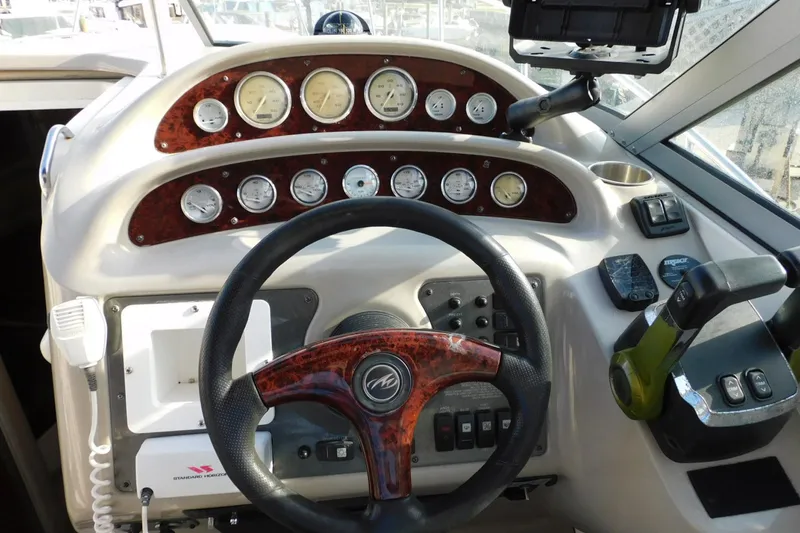 Slide: The Image of 2006 Monterey 302 Cruiser dashboard with steering wheel and instrument panel. - 22