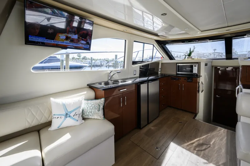 Slide: The Image of 2017 Carver - Salon - 40