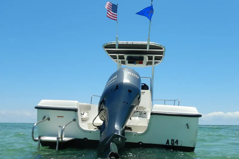 Slide: The Image of 2004 Hydra-Sports 212 CC boat with Yamaha engine on clear blue water. - 4