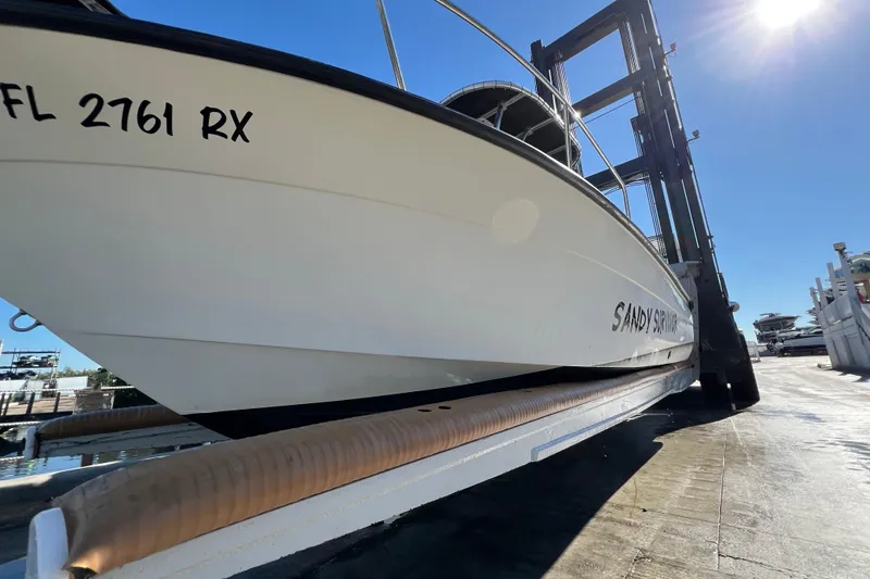 Slide: The Image of 2004 Hydra-Sports 212 CC boat on lift, sunny day, marina background. - 42